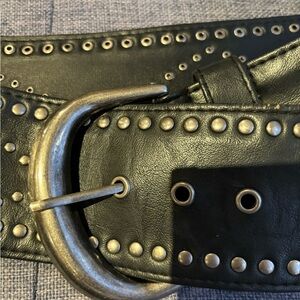Thick black and silver statement belt western style in M/L Ardene 2